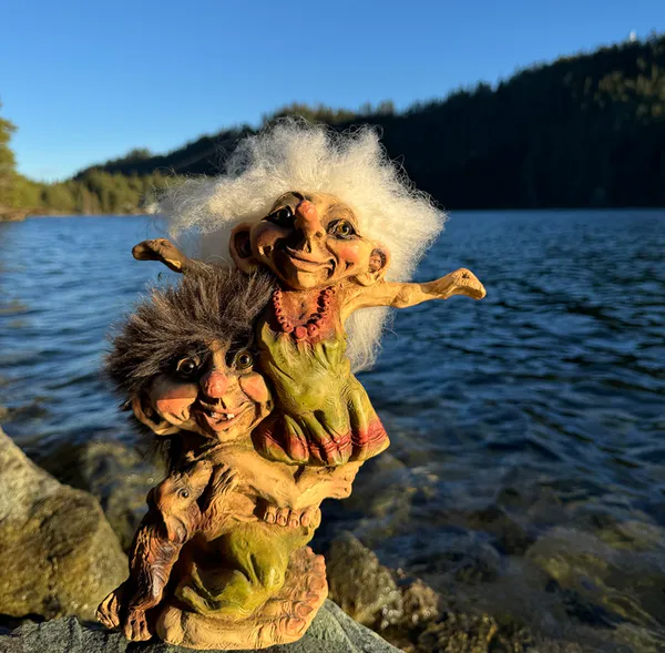 Main Image Troll couple with dog, Limited edition 2026 ...
