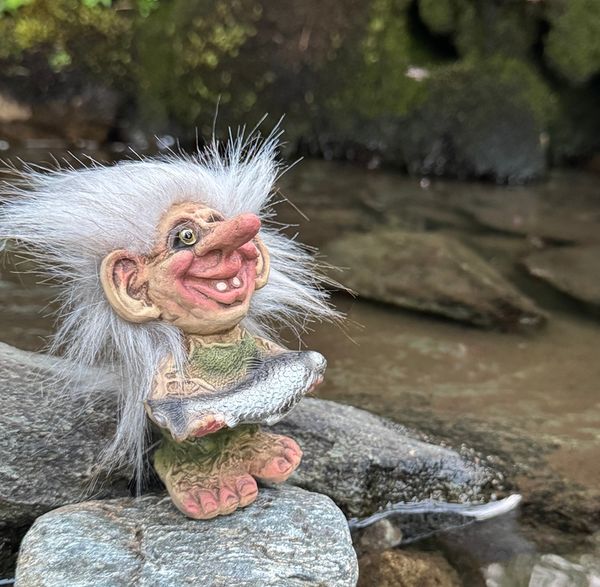 Main Image Proud fishing troll (Troll #131)